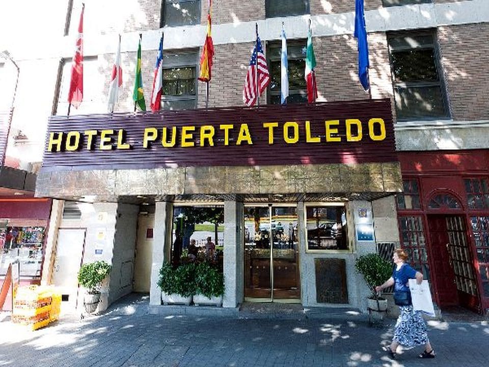 Hotel Puerta De Toledo Eingang